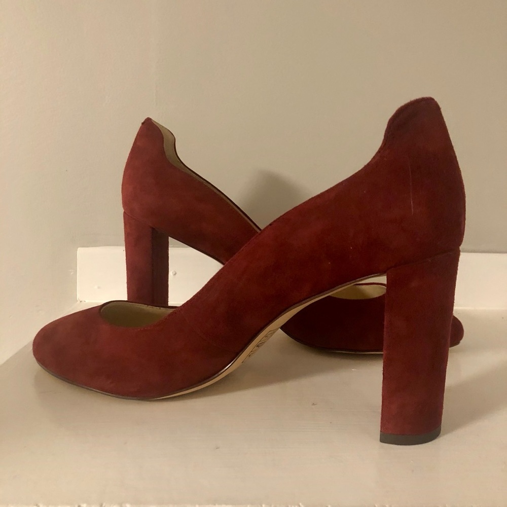 Red suede pumps 🧨👯‍♀️